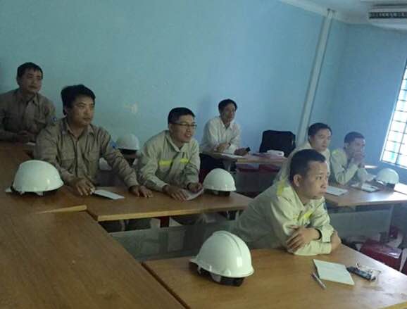 Cán bộ, công nhân viên Tổ Khảo sát 03, 04 Xí nghiệp Khảo sát BĐATHH miền Bắc tham gia khóa học “an toàn lao động – vệ sinh lao động” tại khu công nghiệp Dung Quất