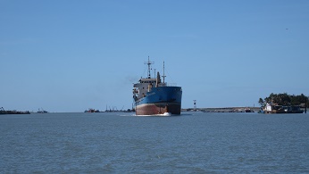 Đón chuyến tàu biển đầu tiên vào luồng cho tàu biển trọng tải lớn vào sông Hậu